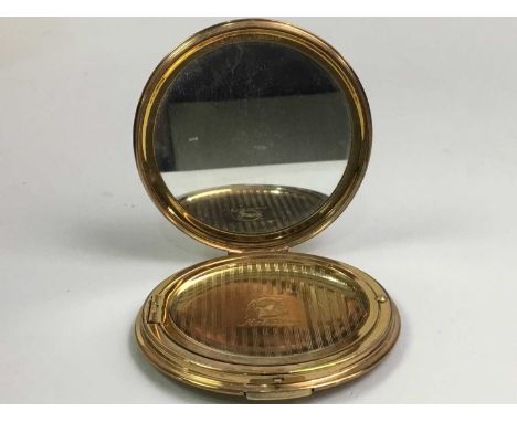 COLLECTION OF VINTAGE COMPACTS, ALONG WITH OTHER ITEMS including lighter, tea dollies, shaving set, piggy bank, and other ite