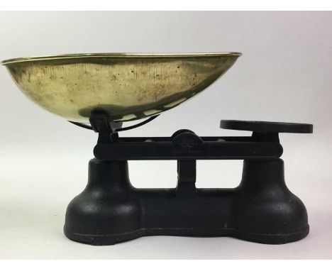 SET OF KITCHEN SCALES, ALONG WITH A JELLY PAN AND GRIDLE the scales with weights