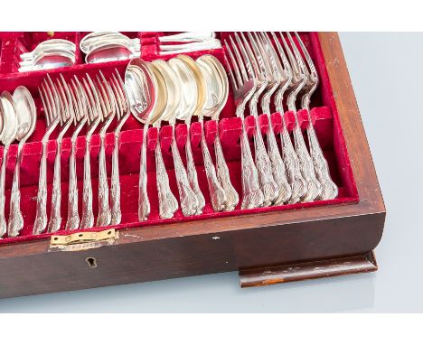 MODERN SILVER KINGS PATTERN CANTEEN
maker Elkington & Co Ltd, Birmingham 1962, comprising four table spoons, six soup spoons,