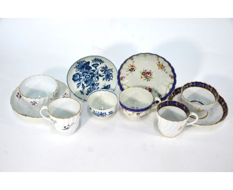 A First Period Worcester blue and white tea bowl and saucer, printed with flowers and butterflies, crescent mark, to/w a scal