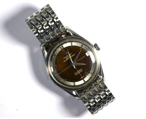 A gentleman's stainless steel Universal Genève Polerouter Date wristwatch with Automatic Microtor 28-jewel movement, iridesce