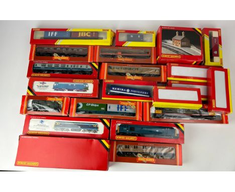 A COLLECTION OF HORNBY MODEL RAILWAY MODELS, to include 00 gauge scale models, and more (21)**Please note this lot will be av