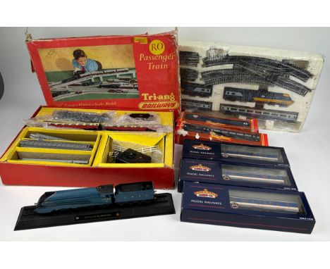 A COLLECTION OF BOXED RAILWAY MODELS TO INCLUDE BACHMANN, HORNBY AND TRIANG (8)**Please note this lot will be available for c