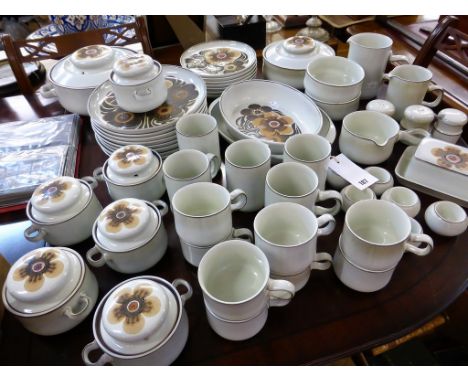 A large quantity of vintage Westbury Denbyware with floral pattern a/f (81)