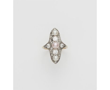 Art Déco- Ring mit Diamanten und Perlen14 kt Gelbgold, Platin. Marquiseform, millegriffes-gefasst mit Diamanten im Alt- und R