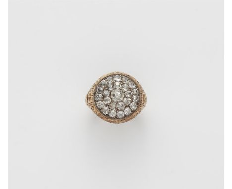 Victorianischer Ring mit Diamanten18 kt Gelbgold. Schultern und Ringkopf mit feiner floraler Gravur im Louis XVI-Stil. In Ent