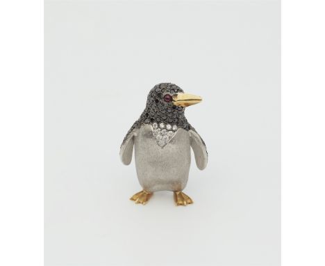 Kleine Anstecknadel "Pinguin"18 kt Weißgold/Gelbgold. Naturalistische Form mit punziertem Gefieder, im Pavé gefasst mit schwa