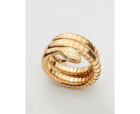 Flexibler Schlangenarmreif mit Diamantaugen18 kt Gelbgold. Dreifacher Tubogaz-Spiralreif mit Schuppenrelief und herausgestrec