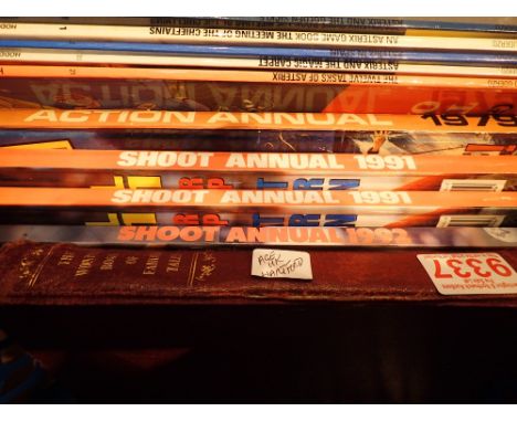 Collection of vintage annuals 