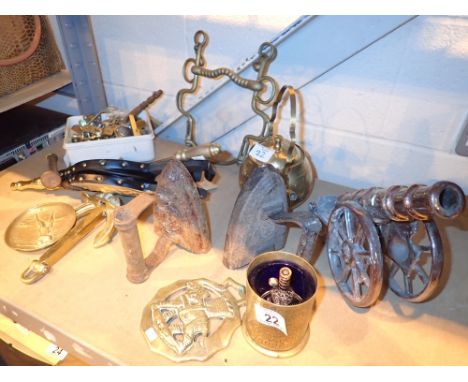 Shelf of brassware and fireside ornaments 