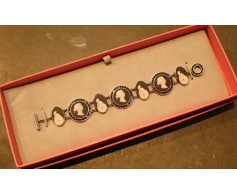 Boxed Wedgwood jasperware bracelet  CONDITION REPORT: No apparent damage, item appears not to have been worn. 