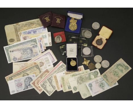A 9ct gold rowing medallion, a boxing and other medallions, a quantity of loose bank notes, and QEII crowns