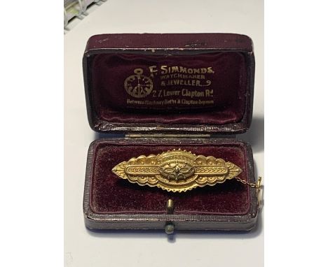 A VINTAGE 9 CARAT GOLD BROOCH IN AN ORIGINAL PRESENTATION BOX GROSS WEIGHT OF BROOCH 3.16 GRAMS 