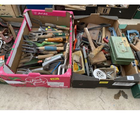AN ASSORTMENT OF TOOLS TO INCLUDE GARDEN FORKS, SCREW DRIVERS AND HAMMERS ETC 