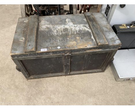 A VINTAGE WOODEN TOOL CHEST AND AN ASSORTMENT OF TOOLS TO INCLUDE SPANNERS 