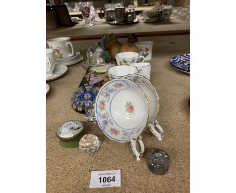 A MIXED GROUP OF ITEMS TO INCLUDE VINTAGE ENAMEL POT WITH A GREYHOUND DESIGN TOP, MILLIEFIORI STYLE ART GLASS PAPERWEIGHT ETC