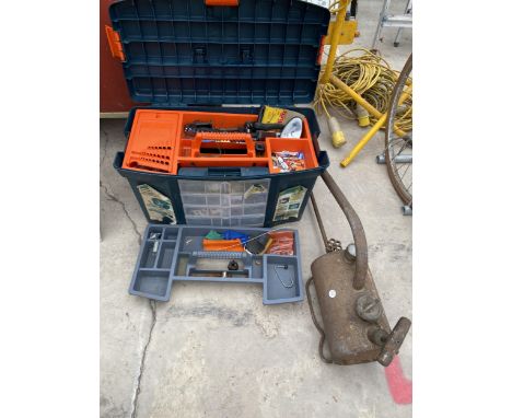 AN ASSORTMENT OF TOOLS TO INCLUDE A WEED BURNER AND SOCKETS ETC 