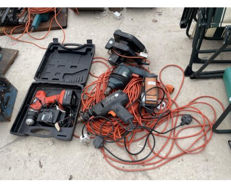 AN ASSORTMENT OF ELECTRIC POWER TOOLS TO INCLUDE DRILLS AND A CIRCULAR SAW ETC 