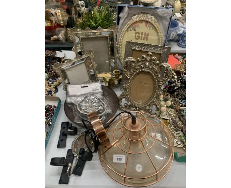 A MIXED LOT TO INCLUDE PHOTO FRAMES, A BRASS AND GLASS CEILING LIGHT, BRASS DOG CANDLESTICK, ETC 