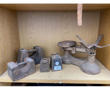 A SET OF VINTAGE BALANCE SCALES AND AN ASSORTMENT OF VINTAGE WEIGHTS 