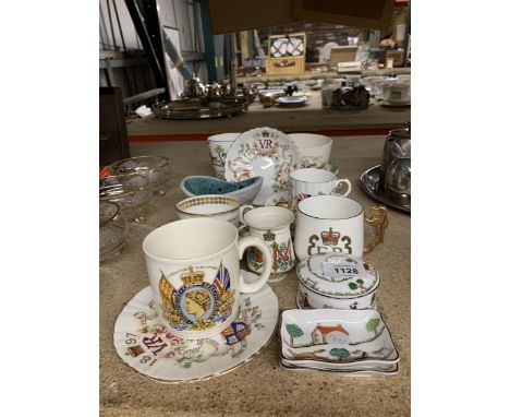 A QUANTITY OF CERAMIC AND CHINA ITEMS TO INCLUDE CROWN STAFFORDSHIRE 'HUNTING SCENE' PIN TRAYS, ROYAL COMMEMORATIVE CUPS, MUG