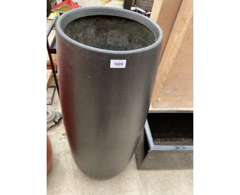 A TALL BLACK FIBRE GLASS PLANTER (H:104CM) 