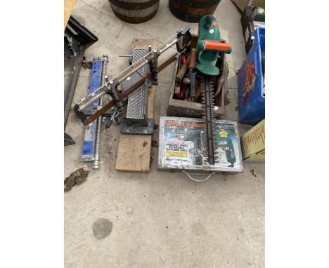 AN ASSORTMENT OF TOOLS TO INCLUDE A HEDGE TRIMMER, A BLACK AND DECKER DRILL AND A BRACE DRILL ETC 