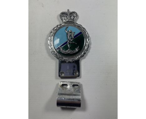 A VINTAGE QUEENS CROWN ENAMELLED ROYAL SIGNAL CORPS CAR BADGE WITH CLIP 