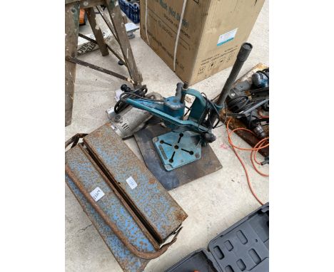 AN ASSORTMENT OF TOOLS TO INCLUDE A DRILL STAND, TOOL BOX AND GRINDER  ETC 