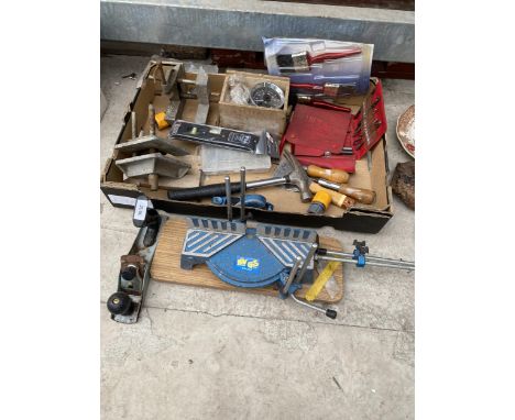 AN ASSORTMENT OF TOOLS TO INCLUDE VICES, A WOOD PLANE AND PAINT BRUSHES ETC 