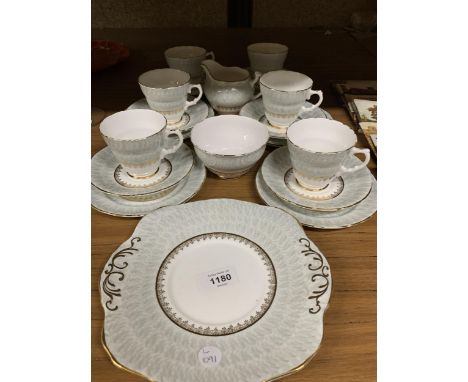 A DAKIN CHINA TEASET TO INCLUDE A CAKE PLATE, CREAM JUG, SUGAR BOWL, CUPS, SAUCERS AND SIDE PLATES 