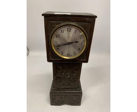 A VINTAGE CARVED OAK EIGHT DAY SMALL MANTLE CLOCK 