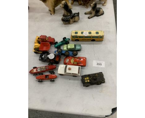 A MIXED LOT OF VINTAGE DIECAST VEHICLES, RACING CARS, BUS ETC 