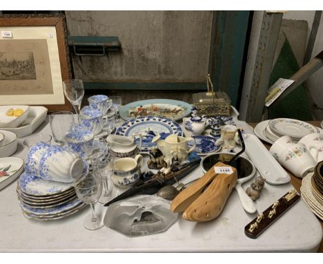 A LARGE MIXED LOT TO INCLUDE CHINA CUPS, SAUCERS AND SIDE PLATES, BLUE AND WHITE DELFT STYLE POTTERY, GLASSES, AN ESKIMO IN A