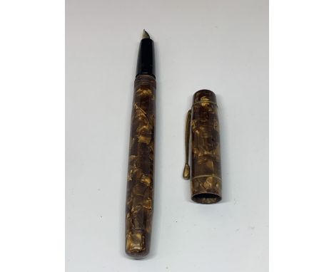A VINTAGE TORTOISE SHELL FOUNTAIN PEN 