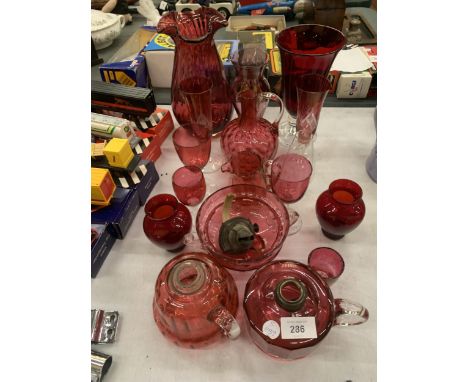 A MIXED GROUP OF VINTAGE CRANBERRY GLASS, JUGS, LARGE VASE ETC 