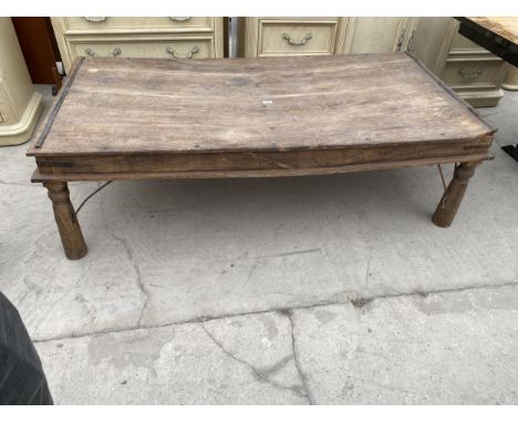 A VINTAGE INDIAN HARDWOOD COFFEE TABLE ON TURNED LEGS WITH METAL SUPPORTS AND STUDS, 68X34" 