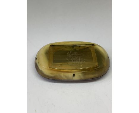 AN OVAL SNUFF BOX 