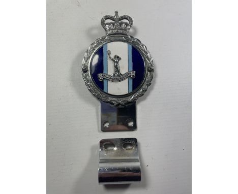 A VINTAGE QUEENS CROWN ENAMELLED ROYAL OBSERVER CORPS CAR BADGE WITH CLIP 