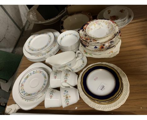 A PART ROYAL DOULTON "PASTORALE" DINNER SERVICE TO INCLUDE SAUCE BOAT AND PLATE, DINNER PLATES, TEACUPS, SAUCERS, PLUS A MIXE