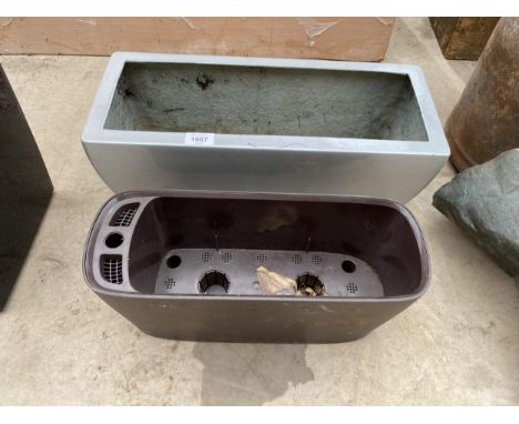 A LOW SILVER COLOURED FIBRE GLASS TROUGH PLANTER (L:50CM) 