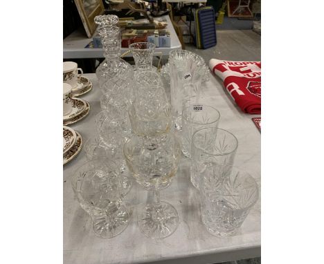 A LARGE QUANTITY OF GLASSWARE TO INCLUDE A DECANTER, BRANDY GLASSES, WINE GLASSES, TUMBLERS, ETC., 