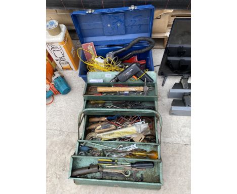 AN ASSORTMENT OF TOOLS TO INCLUDE DRILLS, CHISELS AND SCREW  DRIVERS ETC 