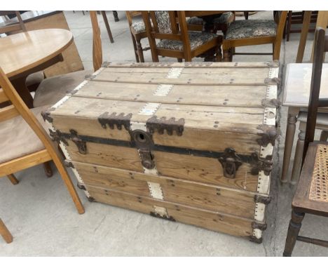 A VINTAGE PINE BLANKET CHEST / TRUNK WITH METAL FITTINGS 