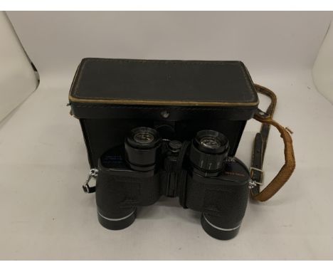 A VINTAGE CASED PAIR OF SWIFT BINOCULARS 