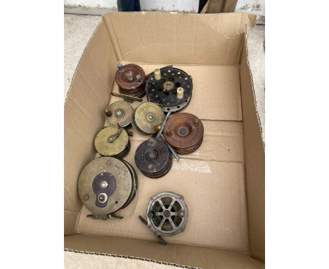 NINE VARIOUS VINTAGE FISHING REELS 