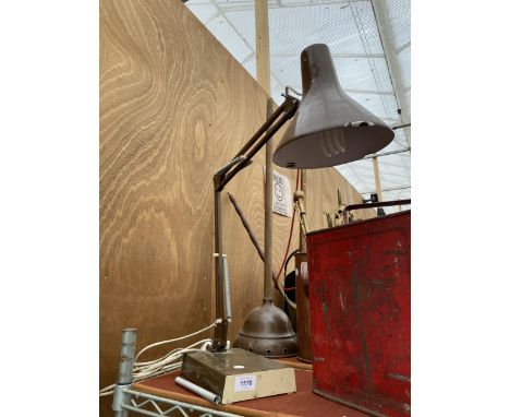A RETRO CREAM AND BROWN ANGLE POISE LAMP 