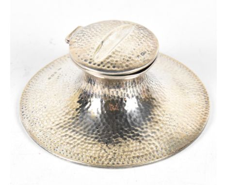 A &amp; J ZIMMERMAN; an Edwardian hammered hallmarked silver Capstan inkwell, with clear glass liner, Birmingham 1906, diamet