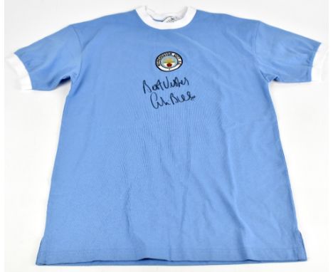 COLIN BELL; a retro reproduction Manchester City shirt, signed to front, size M.
Additional InformationCreasing and light gen