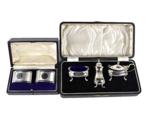 WILLIAM SUCKLING LTD; a George V hallmarked silver three piece cruet, Birmingham 1933/4, with a pair of hallmarked silver nap